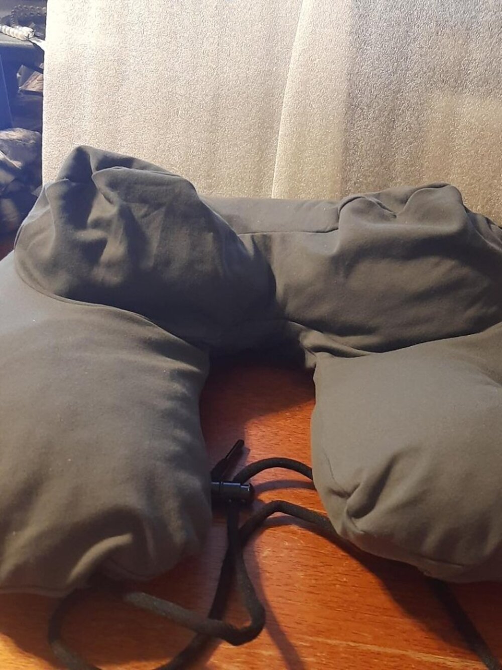 NEW ! Coop Sleep Goods Air Justable Travel Neck Pillow Gray